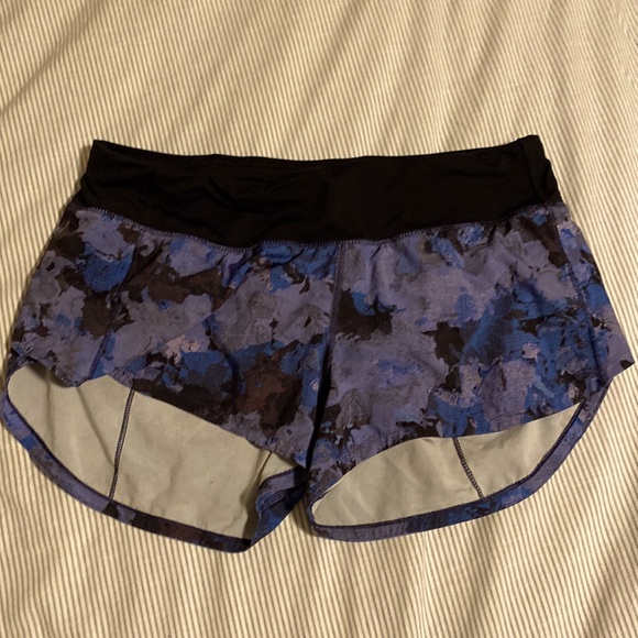 LULULEMON Limited Print US6 Running Shorts with Zip - Picture 1 of 2